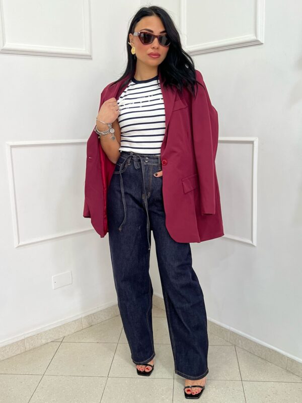 Jeans mom fit con cinturino