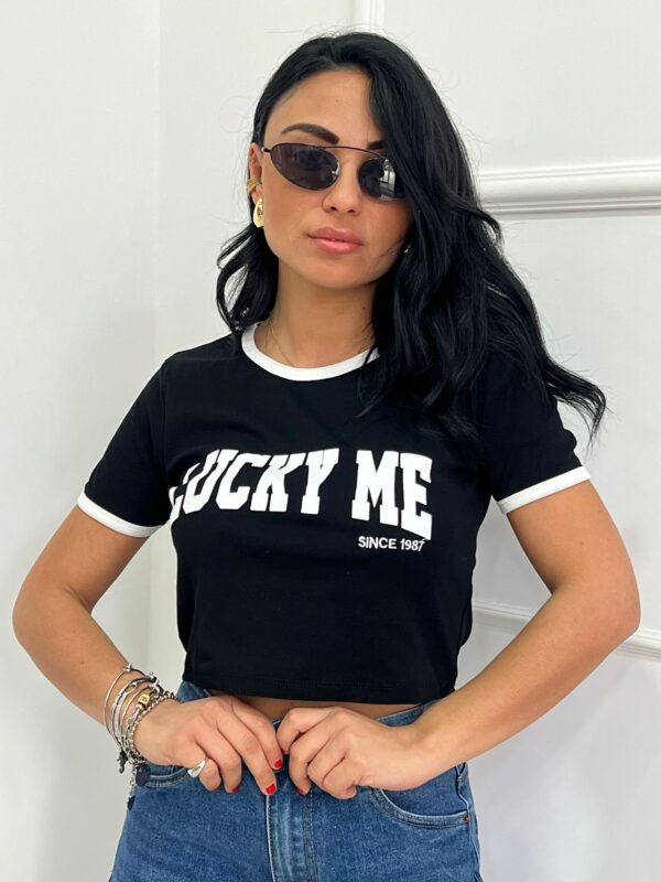 T-shirt Crop con Stampa Frontale e Bordino a Contrasto - immagine 3